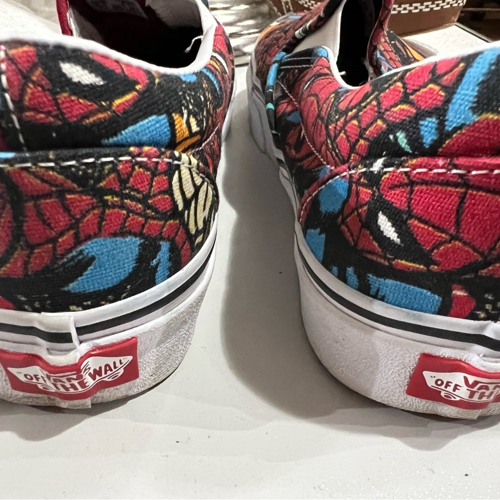 NEW VANS MARVEL Spider-Man/Black Classic Slip-on (Men's - Size 6.5) - Picture 3 of 5